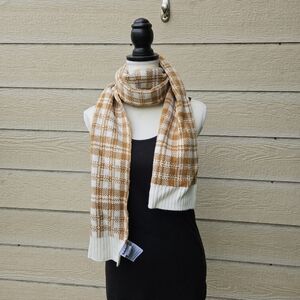 Timberland white and tan plaid knit scarf